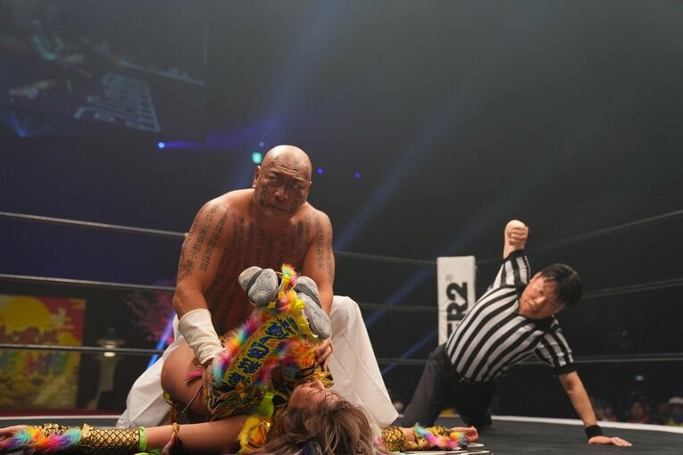 「お前、あの騒動があったのによく来たな」“今のプロレス批判”で炎上した前田日明に、ウナギ・サヤカがモノ申した真意「ぶん殴られようが…」(66)