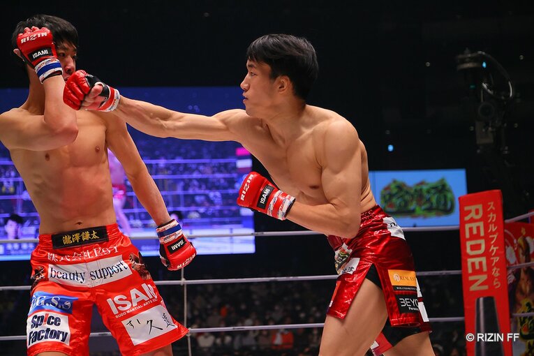 準決勝　朝倉海vs瀧澤謙太　©RIZIN FF