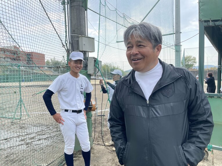 2025年4月撮影、京都廣学館高校コーチ　©︎NumberWeb