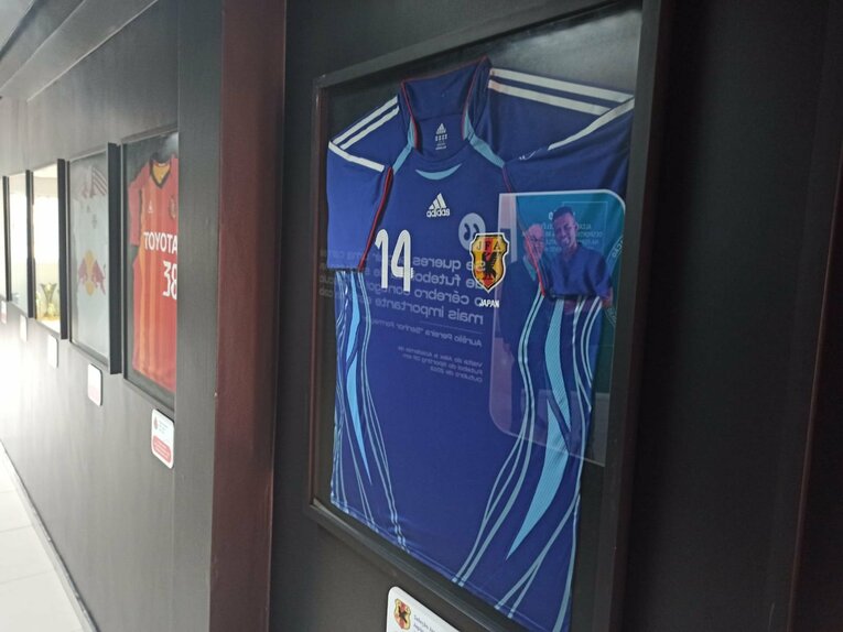 『オールドルーキー』顔負けのドラマ性… “ブラジルで運営クラブが2年連続昇格”三都主アレサンドロの引退後がスゴい〈両親・妻に直撃〉(82)