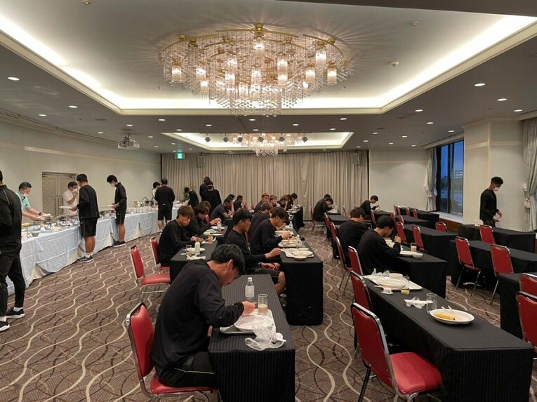 食事会場の様子©F.C.TOKYO