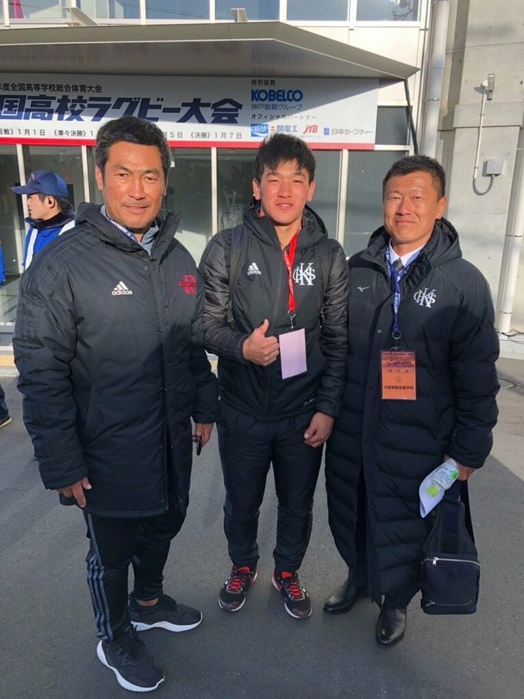 大阪朝鮮高時代の恩師・権晶秀さん（右）と李承信（真ん中）