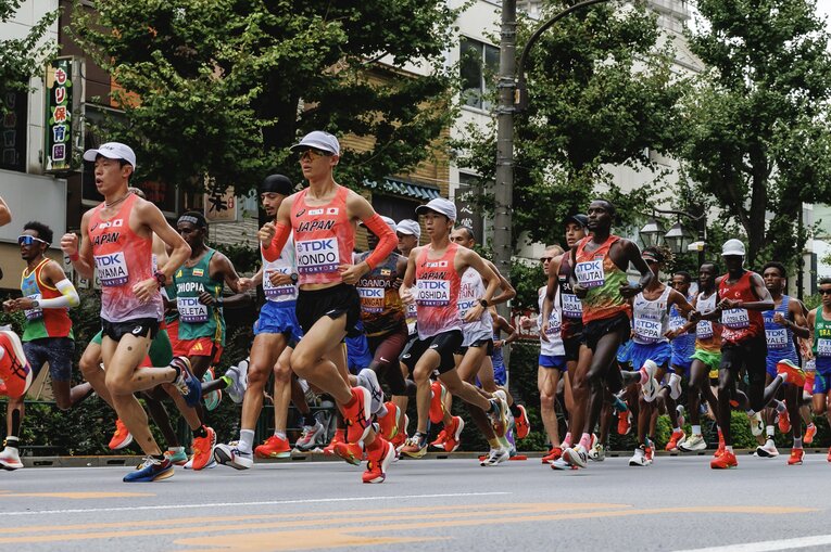 集団の微妙なペース変動に対応しきれなかったという吉田（中央）　©Kiichi Matsumoto