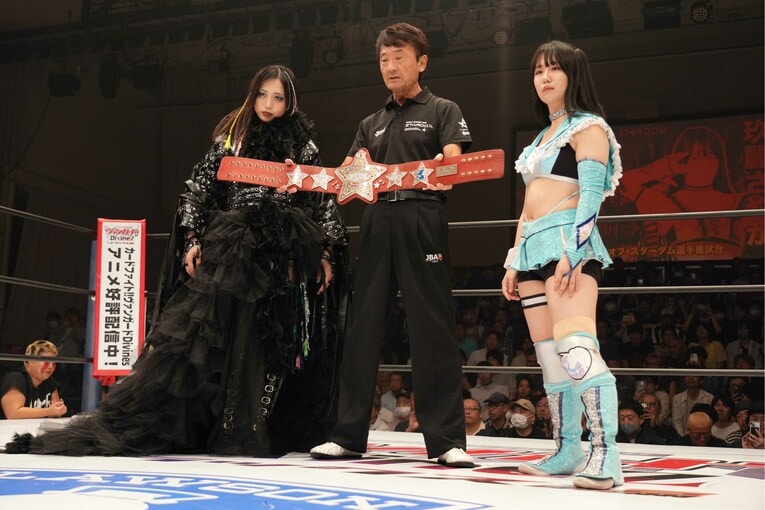 上谷沙弥の赤いベルトに挑んだ玖麗さやか。2025年5月11日、後楽園ホール　©Essei Hara