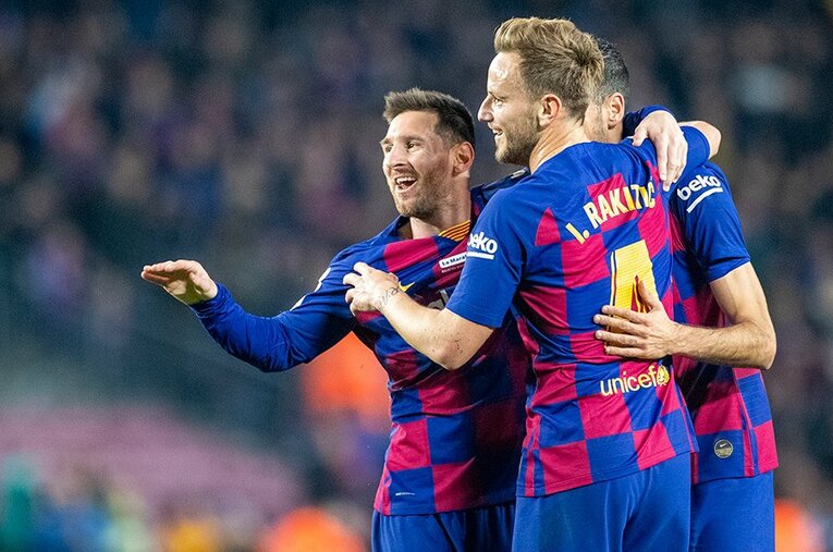 マジョルカ戦で自らのバロンドール受賞を祝うハットトリックをマークしたメッシ。だが、“王様”の活躍を支える2人の黒子にも賞賛を送りたい。 ／ photograph by Getty Images