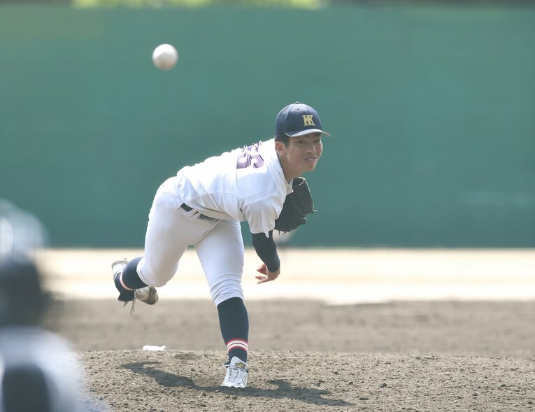 筆者が「152キロ」を計測した2年時の村上。ここから大きく成長を遂げた　©Kota Inoue