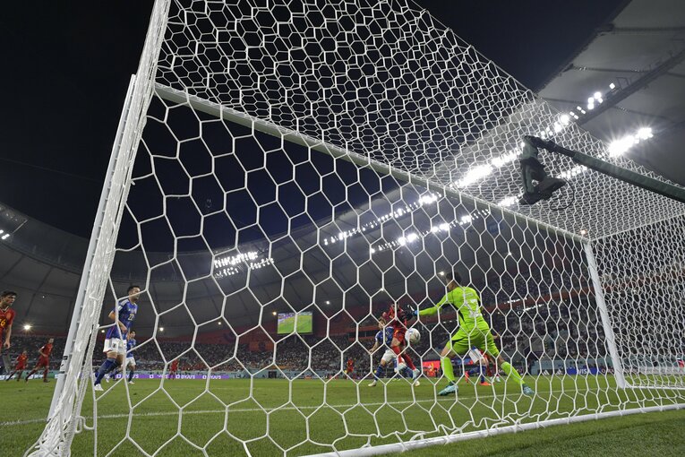 スペイン戦、モラタにゴールを決められる権田。スペイン戦はこの1失点のみにおさえた　©Koki Nagahama／JMPA