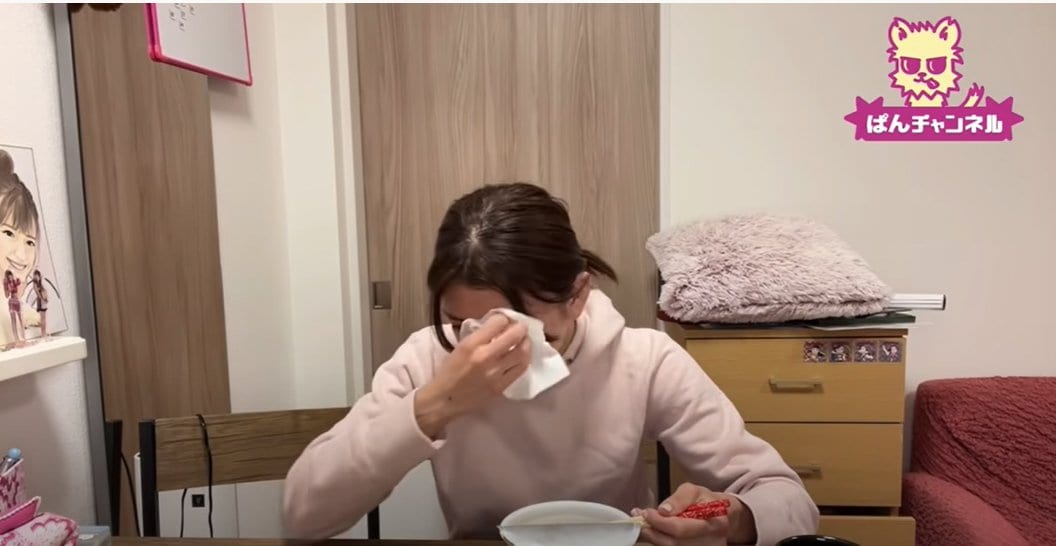 自身の公式YouTubeチャンネルで涙を流しながら「ファイターはみんなそうだから」と語った ぱんチャンネルより