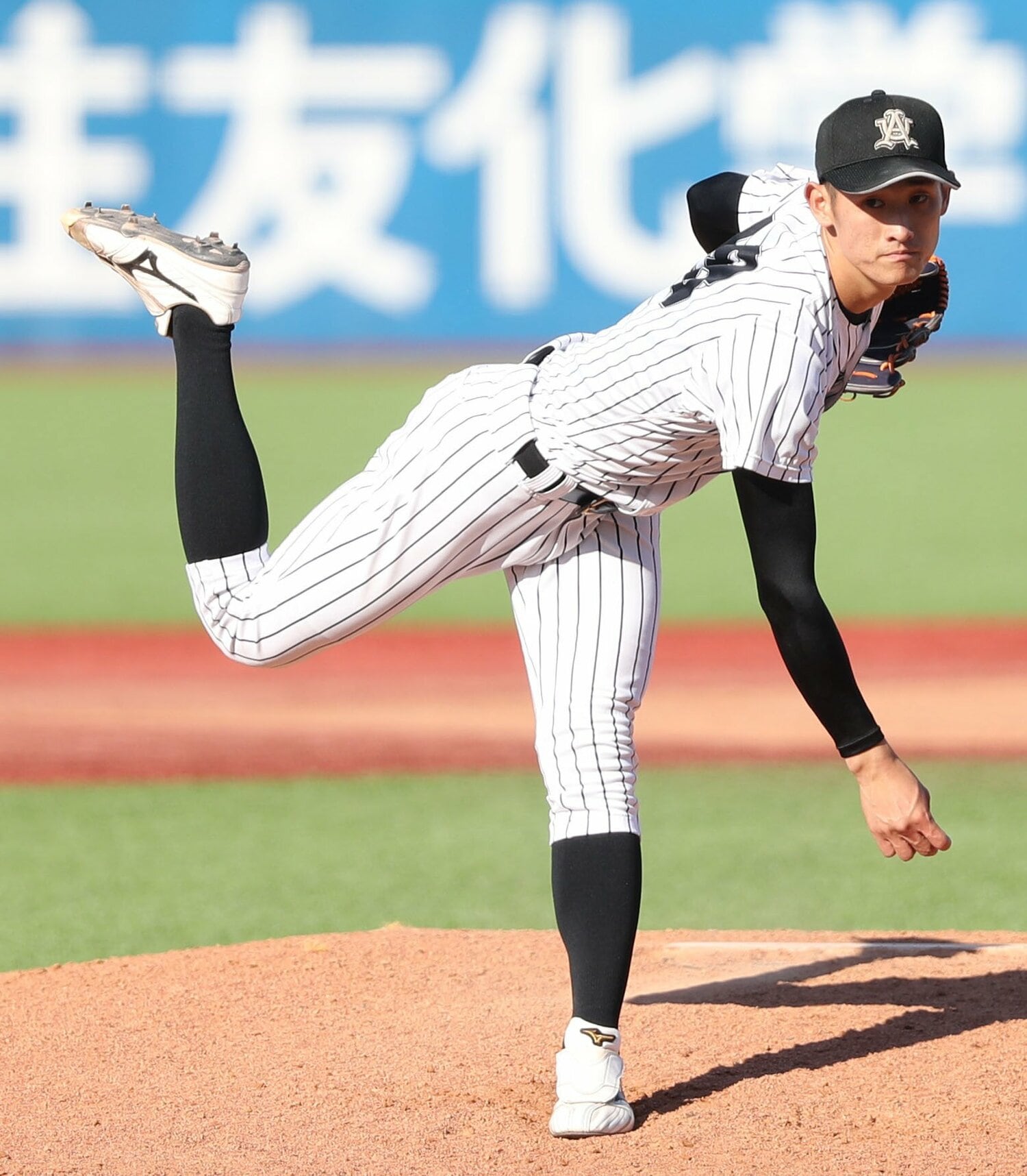 ４年時には背番号「18」を背負い力投を見せた草加　©︎JIJI PRESS/SPORTS NIPPON