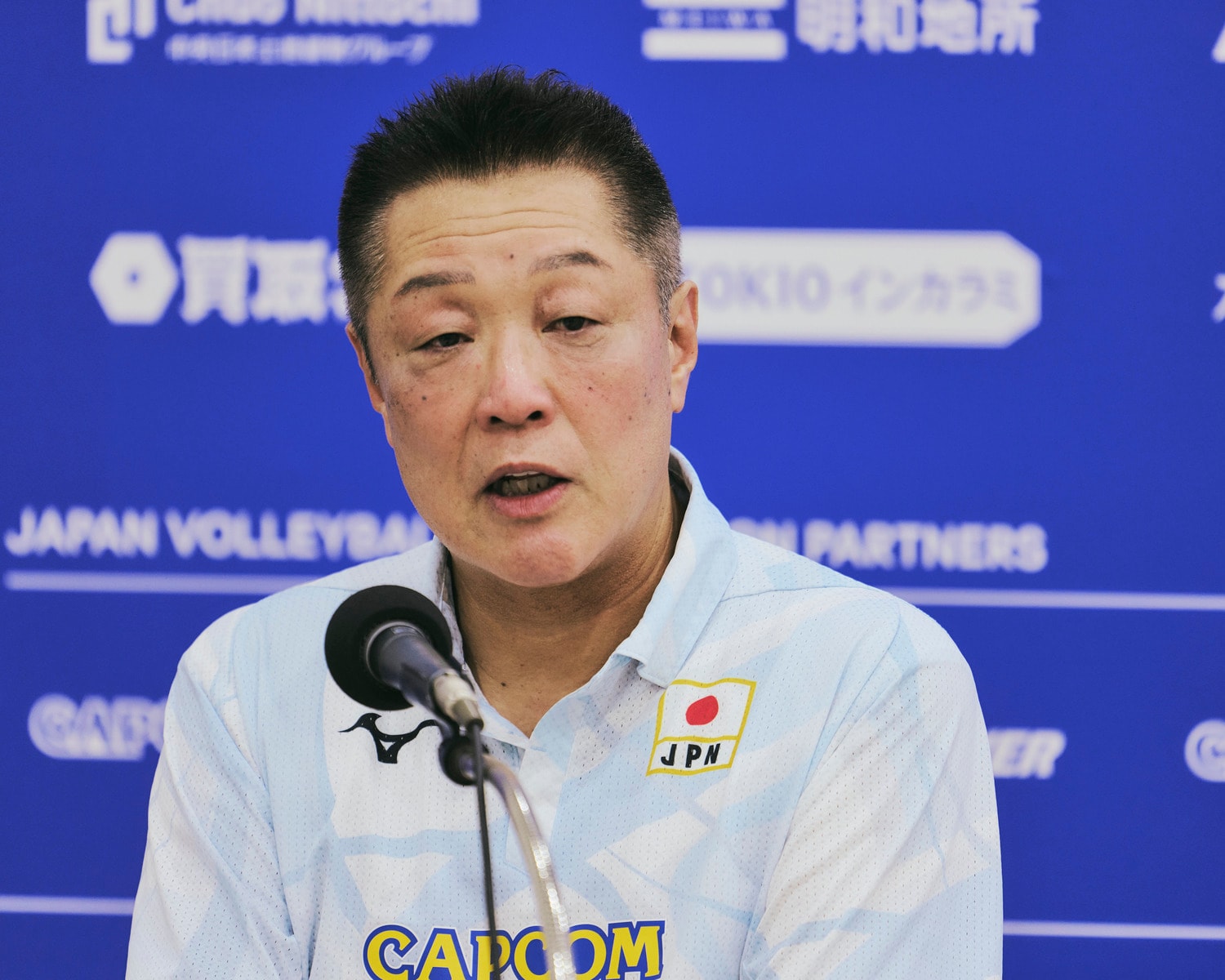 「パリ五輪までに男子の人気を上回る」と目標を掲げていた真鍋政義監督　©︎Yuki Suenaga