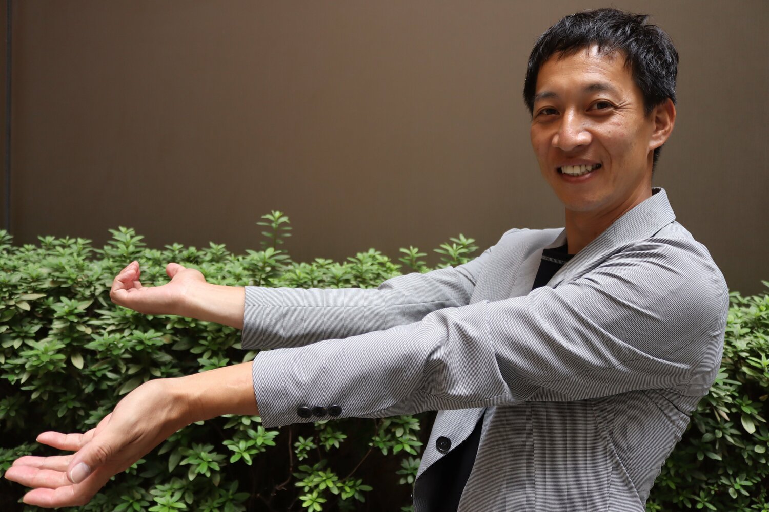 右ひじは曲がったままだ　©Kou Hiroo