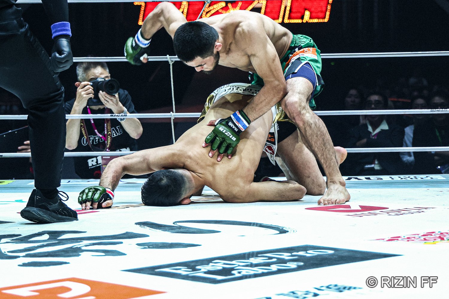 フェザー級王者のクレベルを1ラウンドでKOしたシェイドゥラエフ ©RIZIN FF