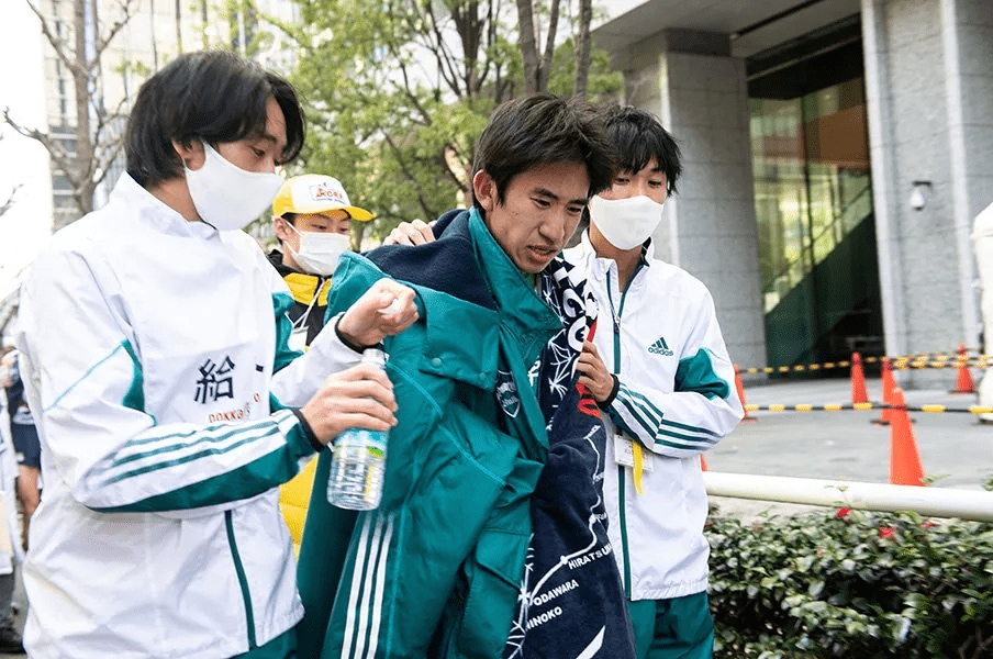 欠場となった前回箱根駅伝は、9区の給水役を務めた ©Yuki Suenaga