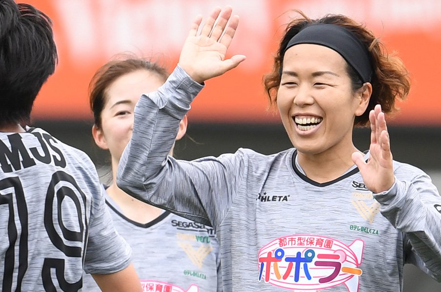 2021年、ピッチに戻ってきた頃の岩清水梓。ただし公式戦復帰までには、負傷と育児という想定外の出来事が続いた　©Masashi Hara/Getty Images