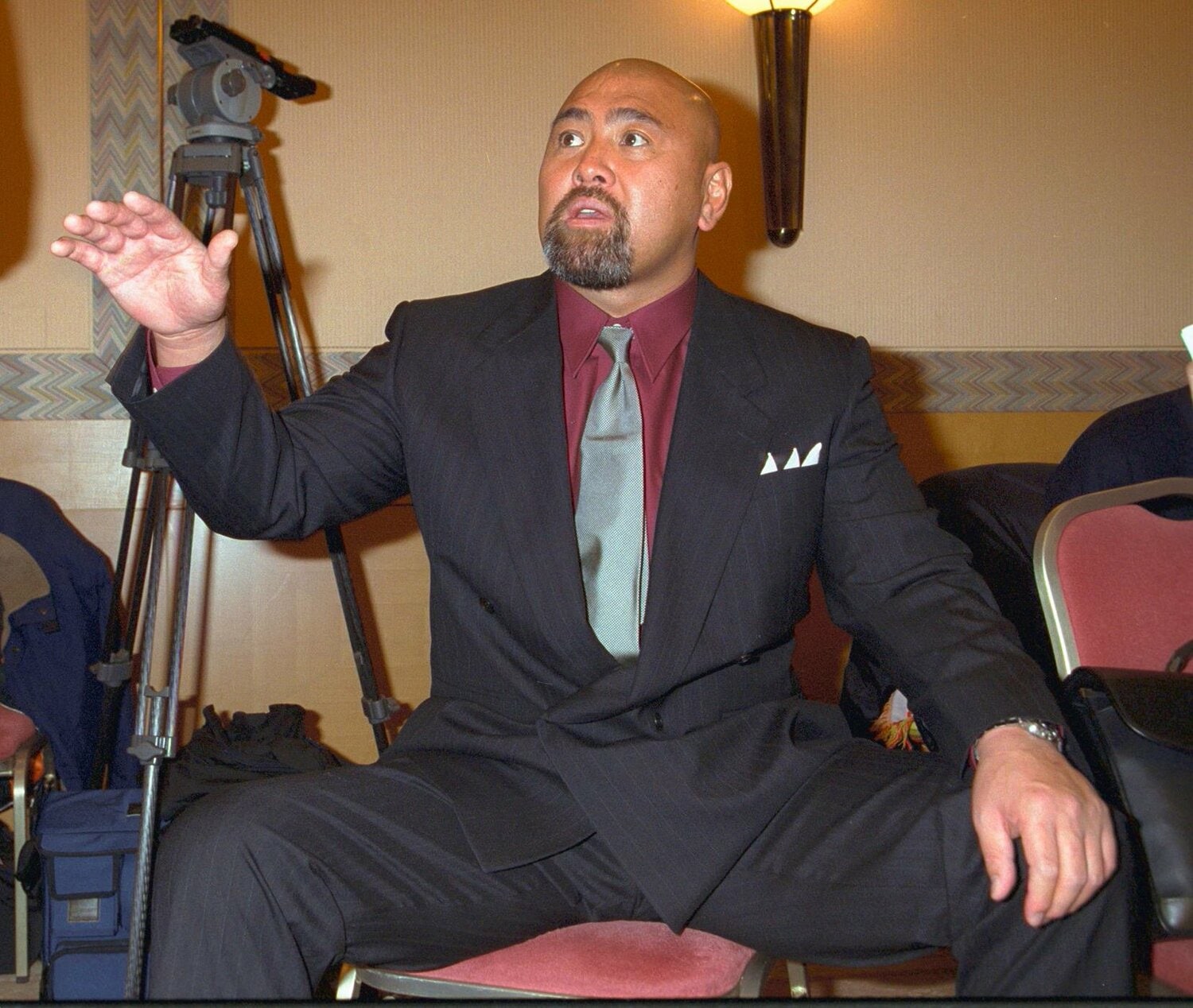 2002年2月の全日本プロレス入団会見で語る武藤敬司　©︎東京スポーツ新聞社