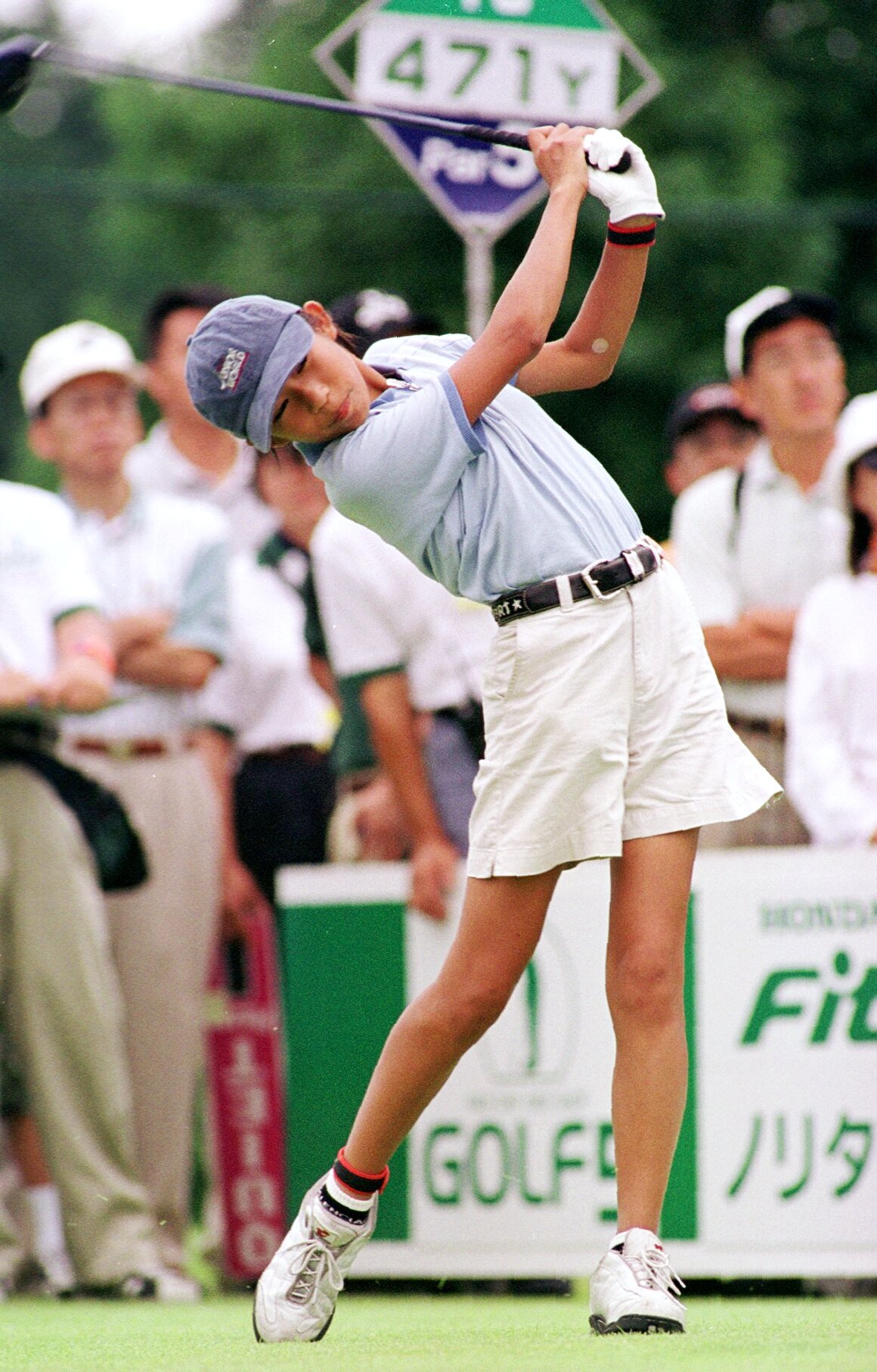 ツアー史上最年少の11歳（小6）で「ゴルフ5レディース」に出場した金田久美子。この時はまだ“おへそ”は出ていない（2001年）©︎JIJI PRESS