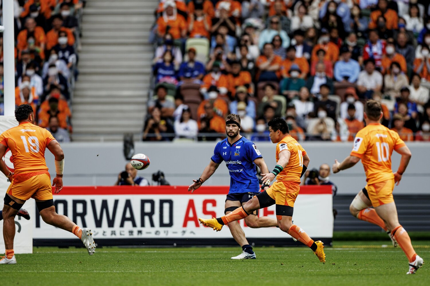 キックパスでWTB木田のトライを演出したCTB立川　©︎Kiichi Matsumoto