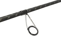 ロッドの曲がりや糸の動きのバタつき、しかもロッドのパワーロスも抑える〈Fuji New concept/KR ガイドコンセプト〉。ライントラブルの軽減と、正確でパワフルなフッキングを実現。
 