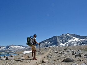 連続する峠越えはところどころに雪が残っている。 