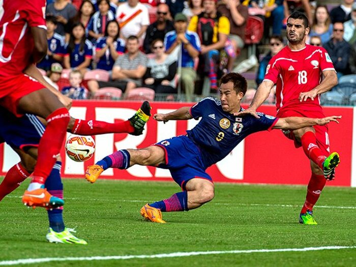 日本人が誰も貫けなかった生き方を。岡崎慎司、フォワードの理想を語る。＜Number Web＞ photograph by Takuya Sugiyama