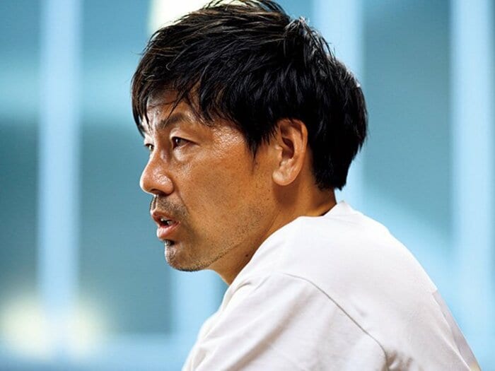 「監督のボルボ車がボコボコに…」松井大輔41歳がいま明かす、フランスのやんちゃなサポーター話「発煙筒を手に“お前ら、分かってるか?”」<Number Web> photograph by Hirofumi Kamaya
