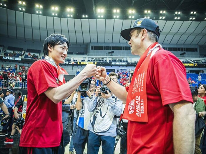 苦しい立場のアルバルクが連覇達成。BリーグCSが物語る日本バスケの成長。<Number Web> photograph by Kiichi Matsumoto