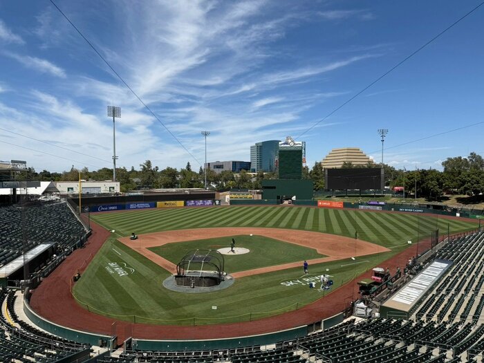 大谷翔平の登板延期で騒然とする一方で“W杯に熱視線”ファンも…ドジャース遠征の“仮住まい敵地”で記者が体験した「メジャーらしくない」光景とは＜Number Web＞ photograph by Naoyuki Yanagihara