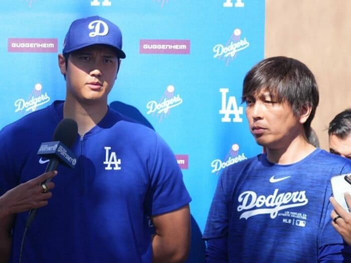 大谷翔平に殺到する日本メディア、米国でどう見られてる? 過去には “出入り禁止”も...記者が見た「伊良部フィーバー」「イチローの登場」<Number Web> photograph by Joe Camporeale-USA TODAY Sports/JIJI PRESS