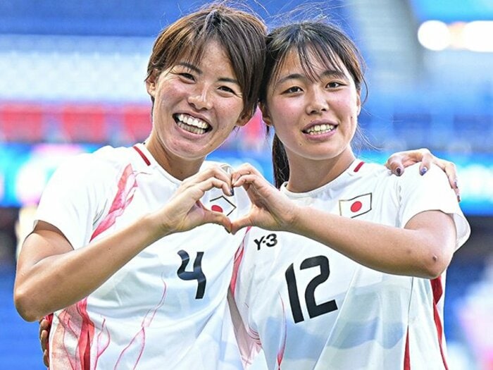 「あの一発でこんなに…」なでしこ谷川萌々子の“五輪30m弾”だけでない衝撃…熊谷紗希が「相手にモモコはいないから大丈夫!」声かけした日<Number Web> photograph by Takuya Kaneko/JMPA