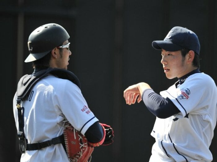 伸び悩む菊池雄星に「お前はどっちがええねん」西武・炭谷銀仁朗が新聞記事を手に諭した日…“涌井秀章から武内夏暉まで”「投手との対話術」＜Number Web＞ photograph by Hideki Sugiyama