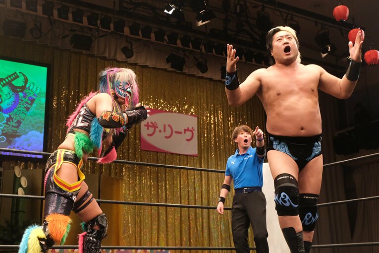 「スターダムをクビになって…」人気女子プロレスラーが初告白　ウナギ・サヤカ“超満員の自主興行”に密着して感じた「不思議な風格」(87)
