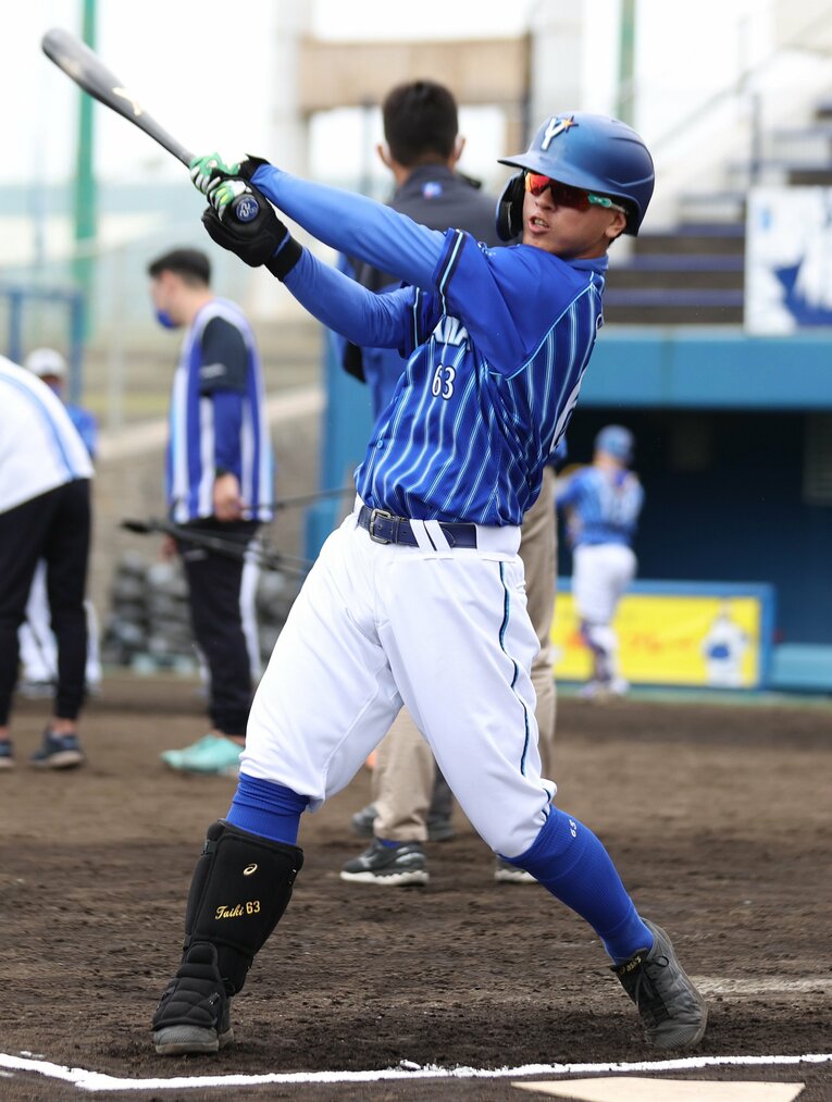 打撃練習中の関根　©JIJI PRESS