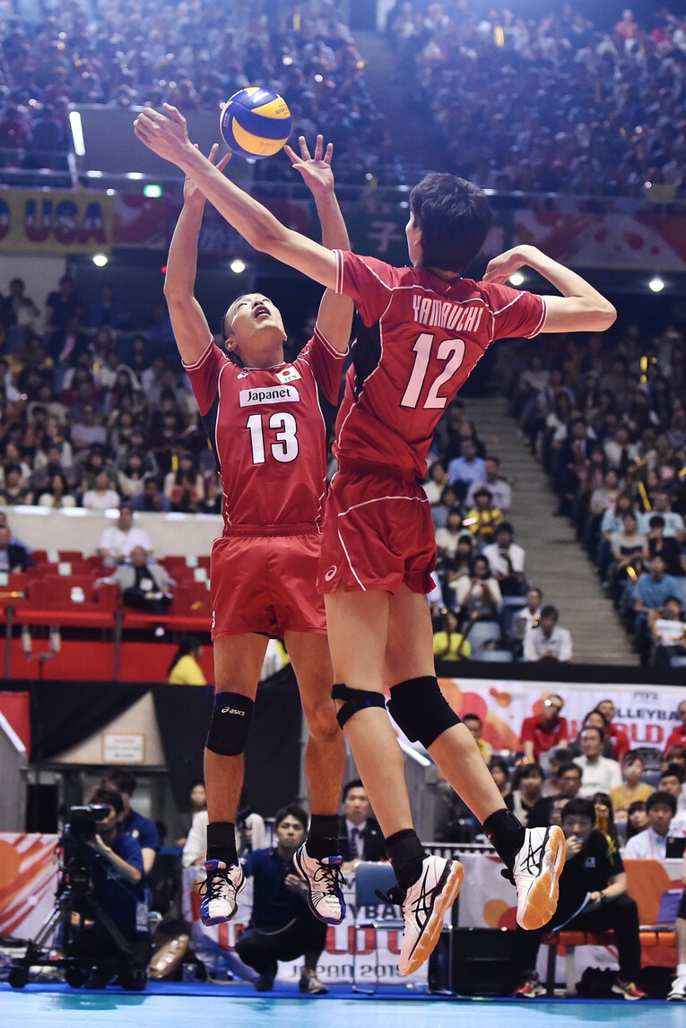 日本代表のセッターとして、再びコートに立つことを信じて邁進する深津英臣（写真は2015年）©︎AFLO SPORT