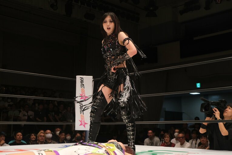 無料中継でも話題を集めた上谷沙弥vsAZM（9月27日）　©Norihiro Hashimoto