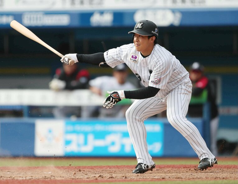 東京六大学野球所属選手で谷田の他には、明治大の菅野剛士もドラフト漏れ。東京六大学野球での通算28二塁打は今も破られていない最多記録だ。卒業後は日立製作所へ進み、2年後に千葉ロッテからドラフト4位で指名された（右に続きます）　©JIJI PRESS