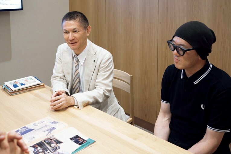 ホテル竹園芦屋の福本社長（左）と元従業員でいとこの梅田雄一。精肉店から始まった竹園は水原茂政権下で巨人の定宿に。Number53号の食特集にも登場　©Tadashi Hosoda