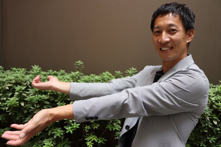 右ひじは曲がったままだ　©Kou Hiroo