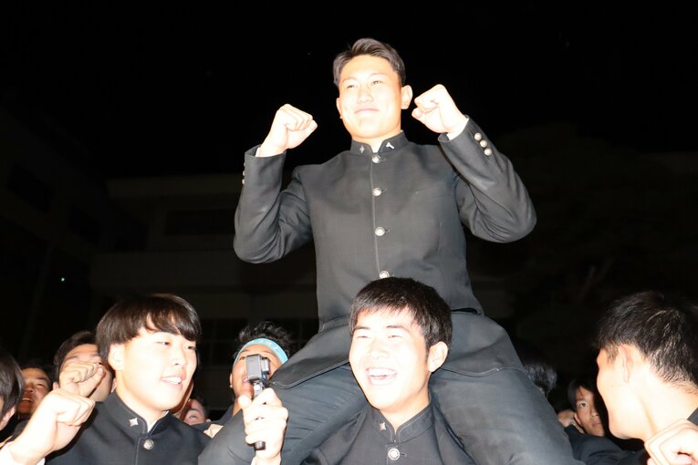 チームメイトも大栄の支配下指名におおはしゃぎ　©︎Genki Taguchi