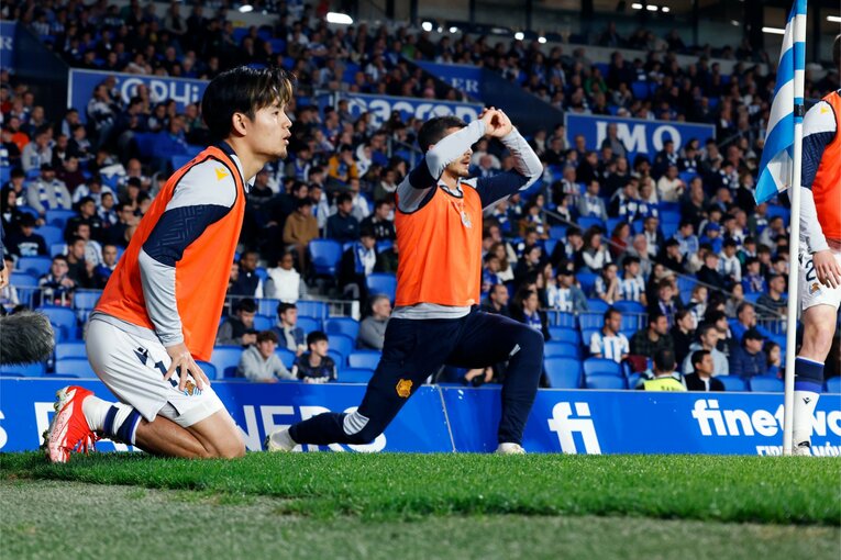 「だってタケ上手いから」バスクの少女が久保建英推し、肩ポンポンされたボールボーイは…“画面に映らない愛されぶり”をカメラマンは見た(11)