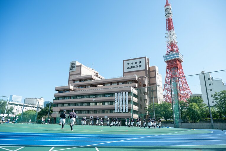 東京タワーのほど近くに校舎がある　©Nanae Suzuki