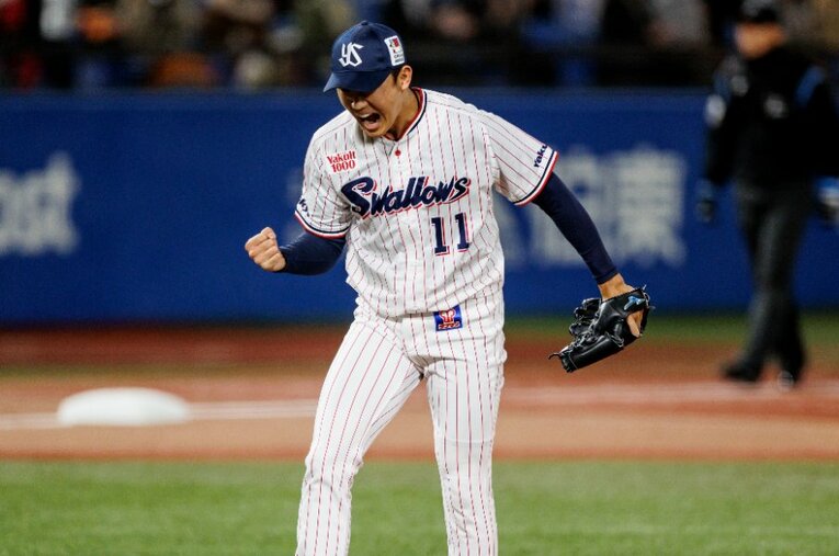 11月10日のCSファイナルステージ初戦、奥川恭伸はわずか98球で巨人を完封。ヤクルトの日本シリーズ進出に大きく貢献し、ダルビッシュ有の記録を塗り替えるCS最年少MVPを受賞した ／ photograph by Kiichi Matsumoto