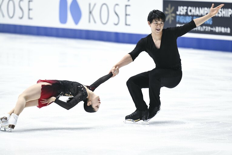 全日本選手権で優勝した三浦璃来・木原龍一　©Asami Enomoto