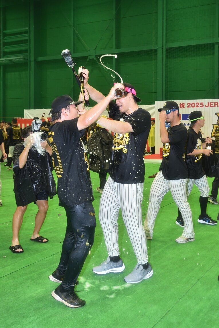 【ビールかけ…貴重カット多数】©Hideki Sugiyama