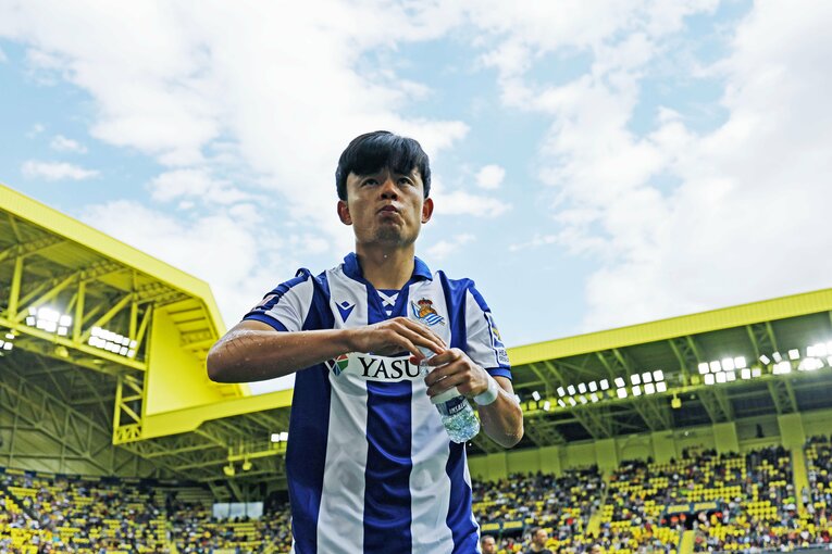 「地獄でした」久保建英がコメント“負けに等しいドロー”語られていない光景…微妙判定に敵地騒然→怒りの古巣監督にタケが《カメラマン激写》(5)