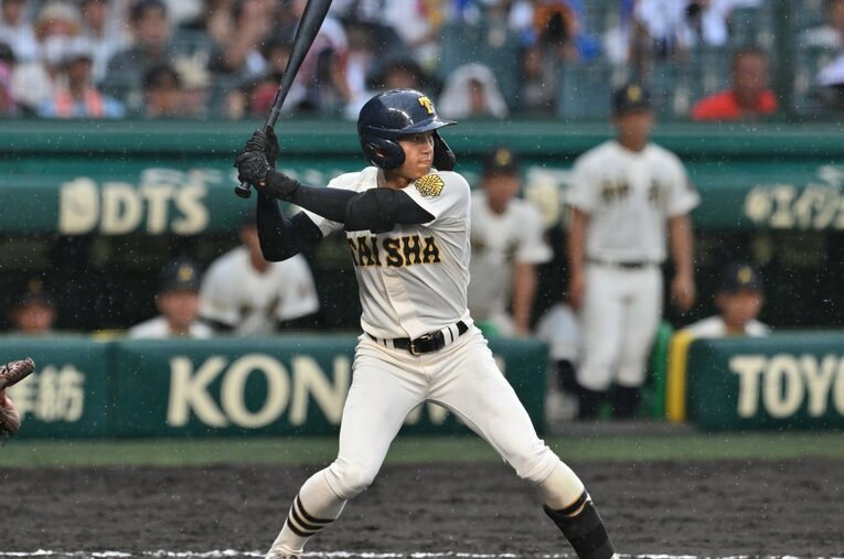 俊足が武器のリードオフマンである大社の藤原。今朝丸は立ち上がりを痛打された　©Hideki Sugiyama