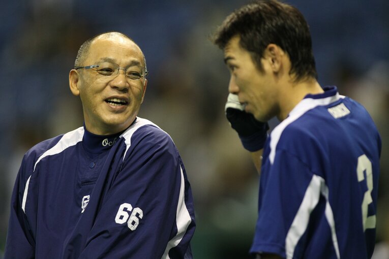 落合監督と荒木　©Shigeki Yamamoto 