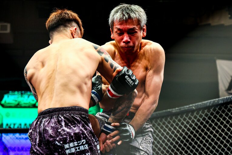 スタンディングの攻防　©Susumu Nagao