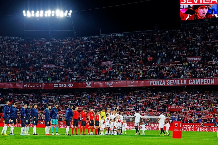 久保建英「脱臼ケガ明け緊急出場」を撮った…W杯へ頼もしい攻撃力と“激論”、気になるのは“ほぼ90分プレー時の疲労感”(10)