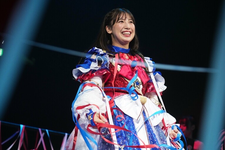 笑顔でリングインした荒井優希　©Essei Hara