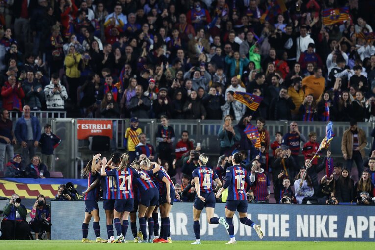 W杯ブラジル戦のウラで「バルサ女子がカンプノウで4万6967人」盛況なワケ… メッシ後に君臨する“女王”、熊谷紗希が見せた悔しさ(75)